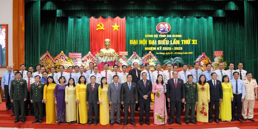 Ban Chấp hành Đảng bộ tỉnh An Giang nhiệm kỳ 2020-2025 ra mắt Đại hội. 