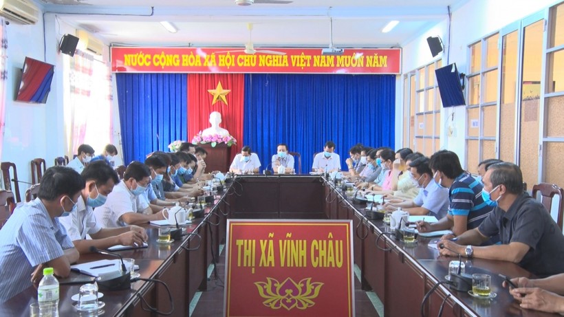 Ban Chỉ đạo phòng chống dịch Covid-19 Thị xã Vĩnh Châu họp khẩn công tác phòng chống dịch.