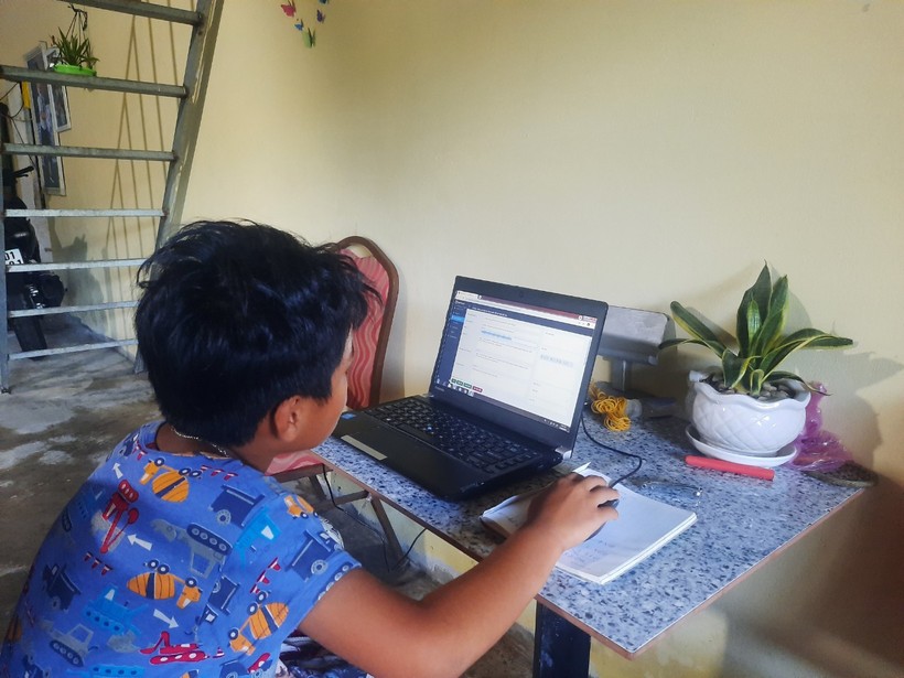 Học sinh tiểu học ở Cà Mau dừng các lớp học trực tuyến.