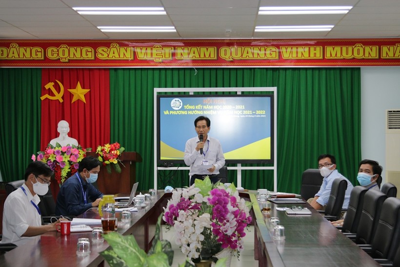 TS Nguyễn Tuấn Khanh - Hiệu trưởng Trường ĐH Kiên Giang phát biểu tại hội nghị tổng kết năm học 2020-2021 và phương hướng nhiệm vụ năm học 2021-2022.