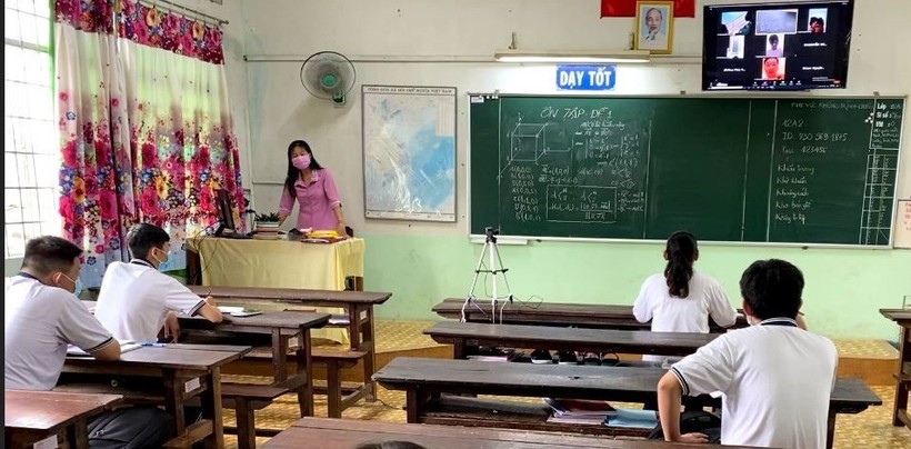 Học trực tiếp và trực tuyến tại Trường THPT Dân lập Ấp Bắc, Tiền Giang.