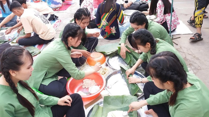 Học sinh Trường THPT Thới Lai (TP Cần Thơ) cùng nhau tham gia hoạt động ngoại khóa.