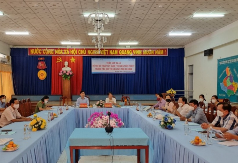 Quang cảnh hội nghị triển khai chương trình “Thư viện thân thiện trường tiểu học” tại tỉnh An Giang.
