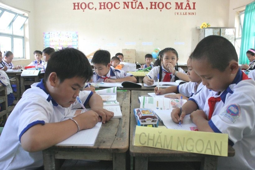 HS Tiểu học huyện Năm Căn, Cà Mau trong giờ học.