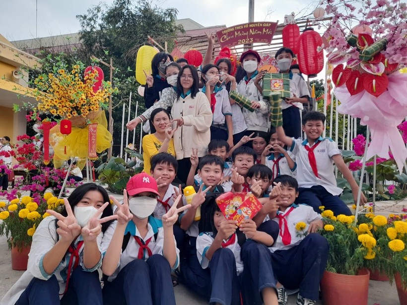 Học sinh Trường THCS Võ Nguyên Giáp (TP Rạch Giá, Kiên Giang) tham gia hoạt động vui Xuân.