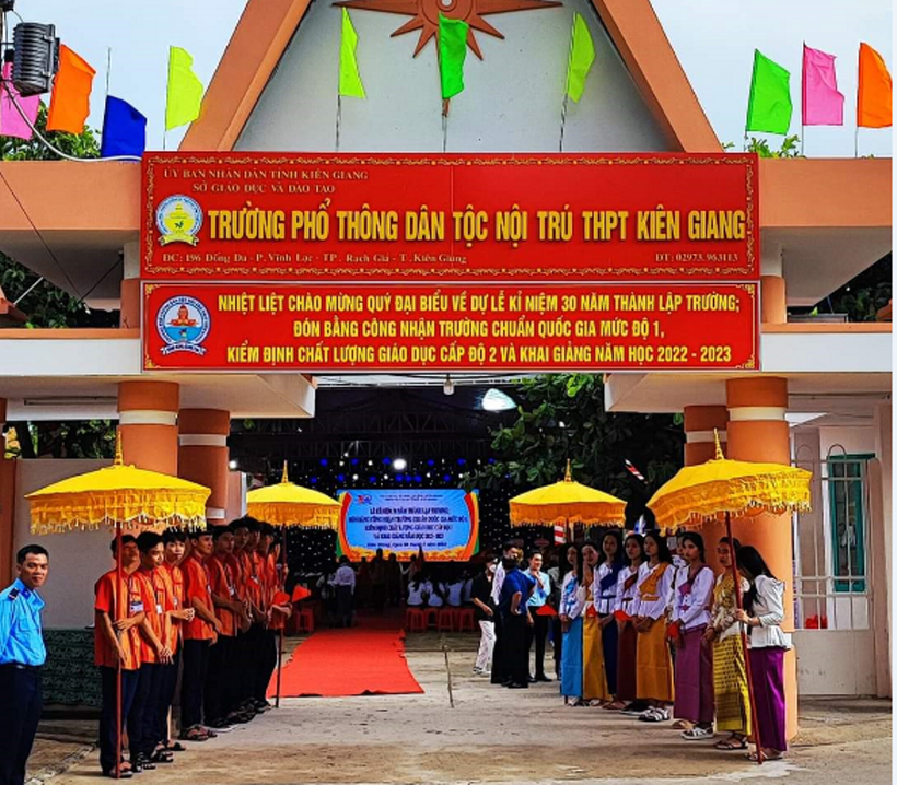 Trường Phổ thông DTNT THPT Kiên Giang.