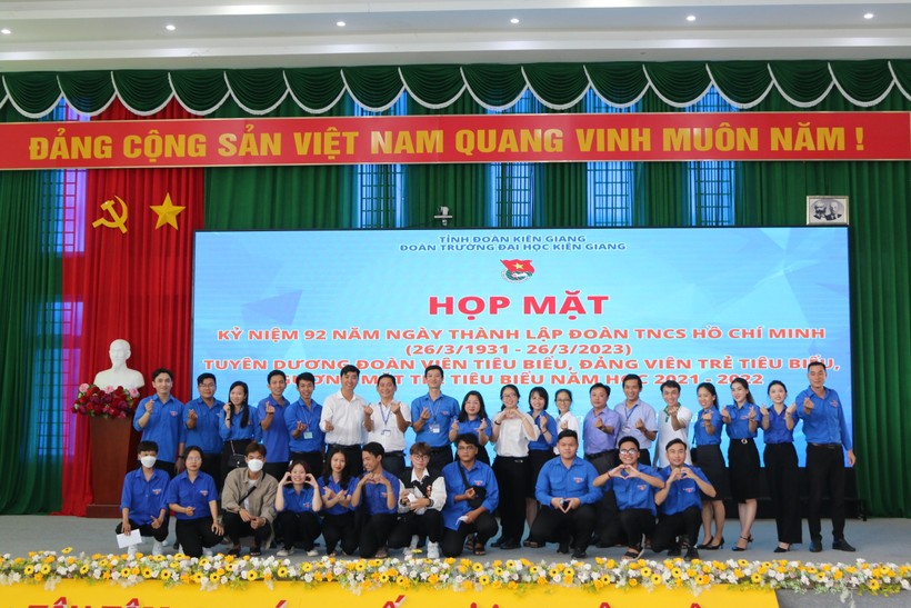 Đoàn viên, thanh niên họp mặt 92 năm ngày thành lập Đoàn TNCS Hồ Chí Minh.