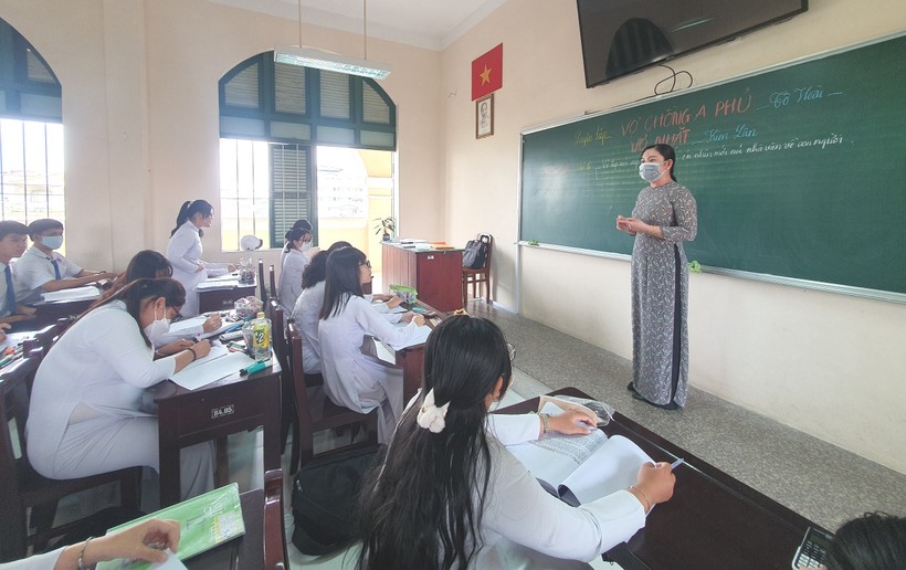Giờ ôn luyện môn Ngữ văn lớp 12 Trường THPT Nguyễn Đình Chiểu (Tiền Giang).