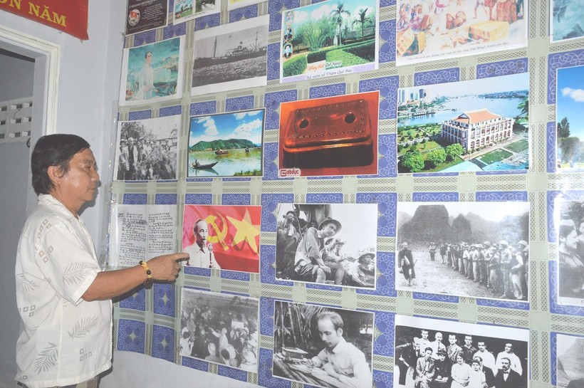 Ông Nguyễn Văn Nhung bên bộ sưu tập hình ảnh, tài liệu về Bác Hồ.