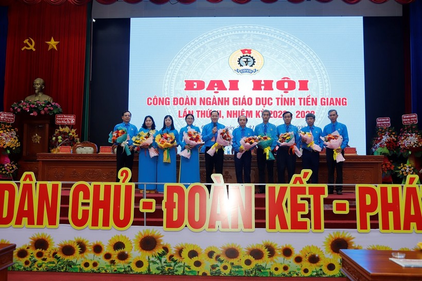 Ra mắt Ban chấp hành Công đoàn Giáo dục tỉnh Tiền Giang nhiệm kỳ 2023 - 2028.