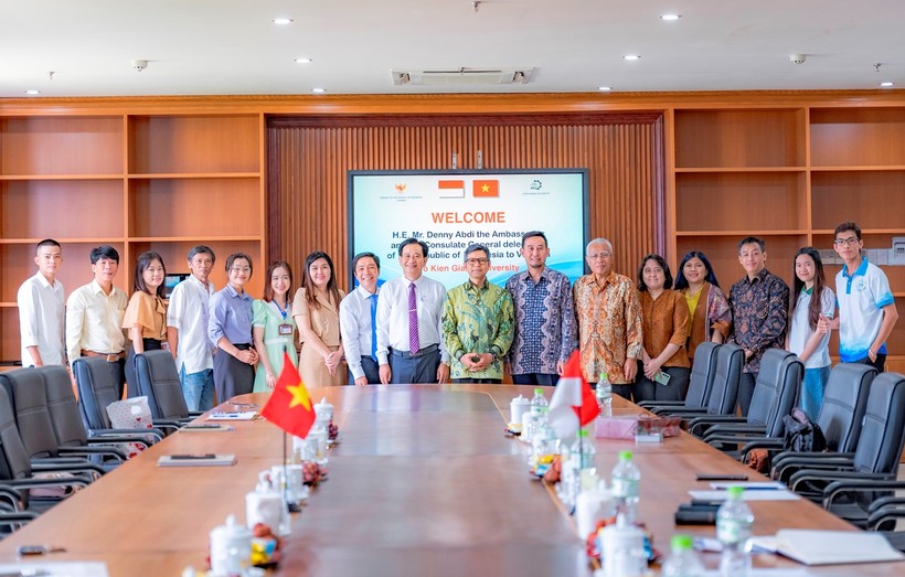 Quang cảnh buổi làm việc giữa đoàn Đại sứ Indonesia tại Việt Nam với Trường ĐH Kiên Giang.