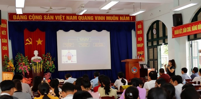 Lớp bồi dưỡng giáo viên Lịch sử - Địa lý tổ chức tại Trường THPT Nguyễn Đình Chiểu (TP Mỹ Tho, Tiền Giang). 