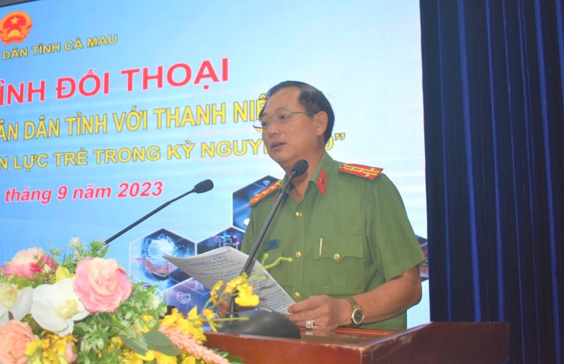 Đại tá Nguyễn Phúc Cường, Phó Giám đốc Công an tỉnh Cà Mau thông tin tại buổi đối thoại.