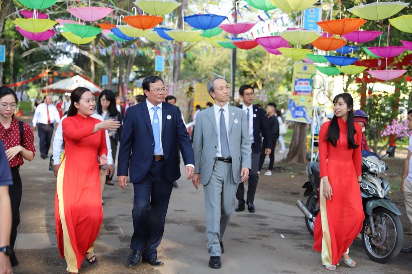 Lãnh đạo tỉnh Trà Vinh và Tổng Lãnh sự Nhật Bản tại TPHCM tại Chương trình giao lưu văn hóa Việt - Nhật.