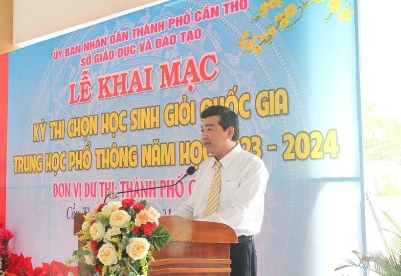Ông Trần Thanh Bình - Giám đốc Sở GD&ĐT TP Cần Thơ phát biểu tại lễ khai mạc.