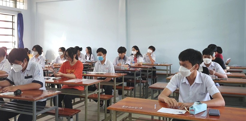 HS TP Cần Thơ tham dự kỳ thi tuyển sinh lớp 10 năm học 2023 - 2024.
