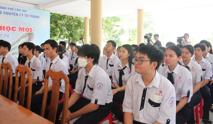 HS Cần Thơ dự khai mạc Kỳ thi chọn học sinh giỏi quốc gia năm học 2023 - 2024.