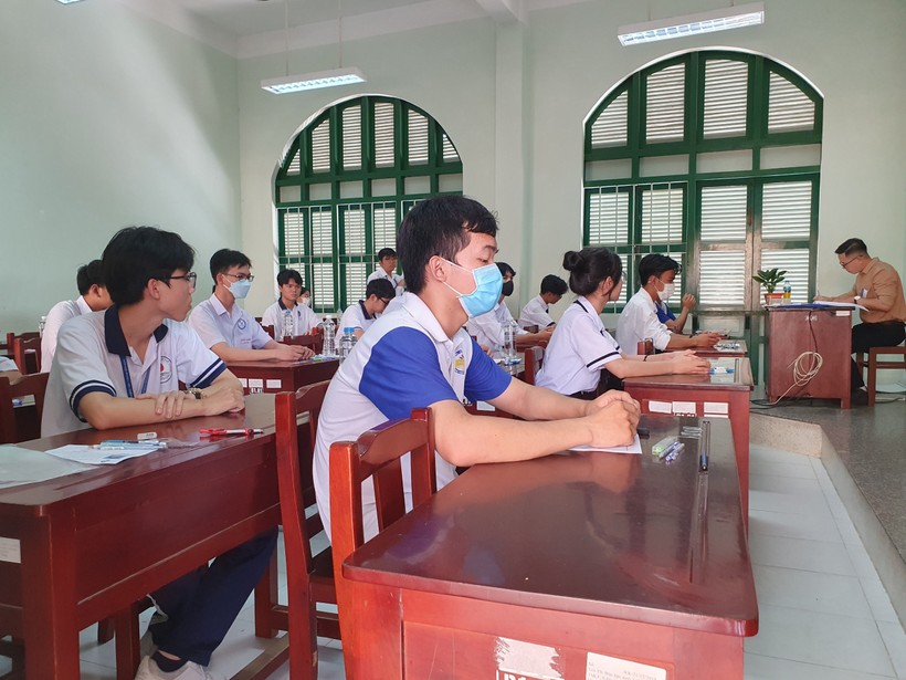 Thí sinh dự thi tại Trường THPT Nguyễn Đình Chiểu (TP Mỹ Tho, Tiền Giang).