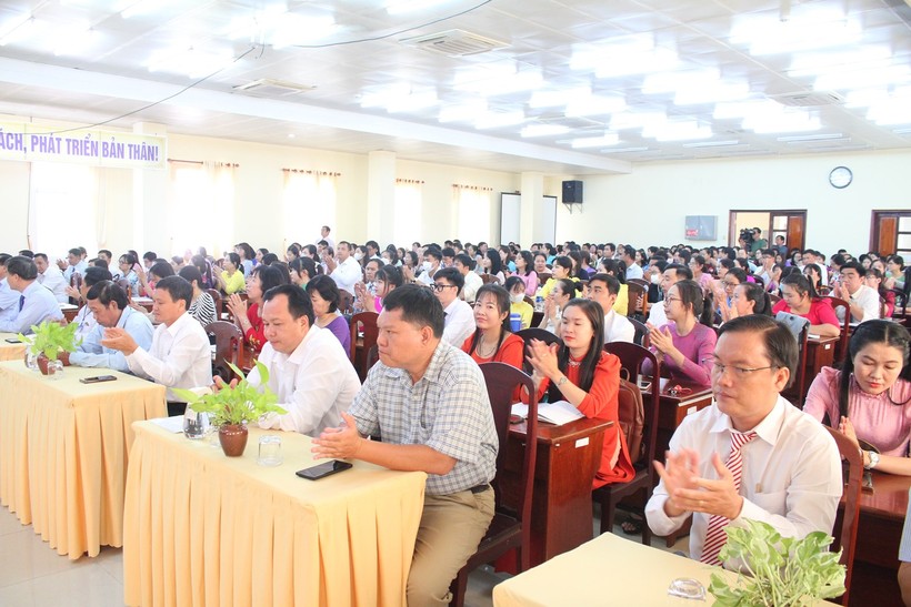 Quang cảnh khai mạc Hội thi GV dạy giỏi THPT, GDTX cấp thành phố.