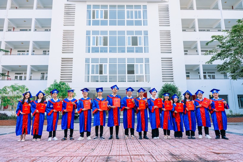Sinh viên Trường ĐH Kiên Giang tại lễ tốt nghiệp.