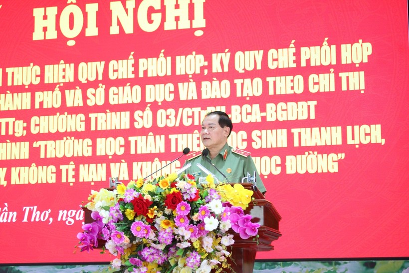 Thiếu tướng Nguyễn Văn Thuận - Giám đốc Công an TP Cần Thơ phát biểu tại hội nghị.