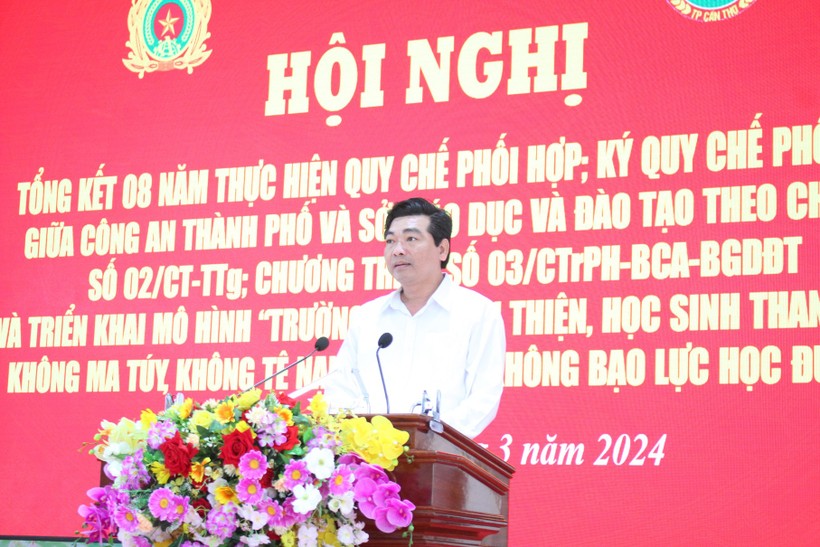 Ông Trần Thanh Bình - Giám đốc Sở GD&ĐT TP Cần Thơ phát biểu tại hội nghị.