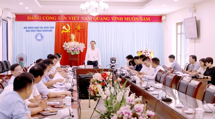 Thứ trưởng Bộ GD&ĐT Phạm Ngọc Thưởng phát biểu chỉ đạo tại chương trình làm việc