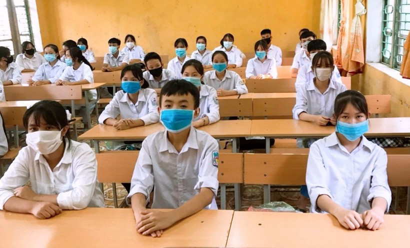 Học sinh trường THPT Phú Lương tập trung, nhận lớp trước ngày khai giảng