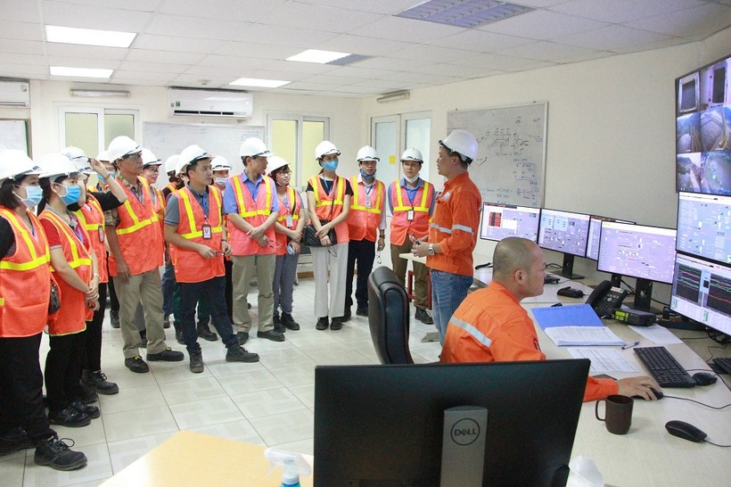 Đoàn cán bộ, chuyên viên Phòng GD&ĐT huyện Đại Từ đã có buổi tham quan thực tế tại Mỏ đa kim Núi Pháo.