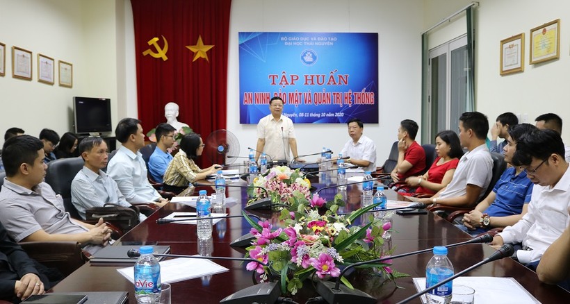 PGS.TS Nguyễn Hữu Công, Phó Giám đốc ĐH Thái Nguyên phát biểu tại buổi khai mạc khóa tập huấn.
