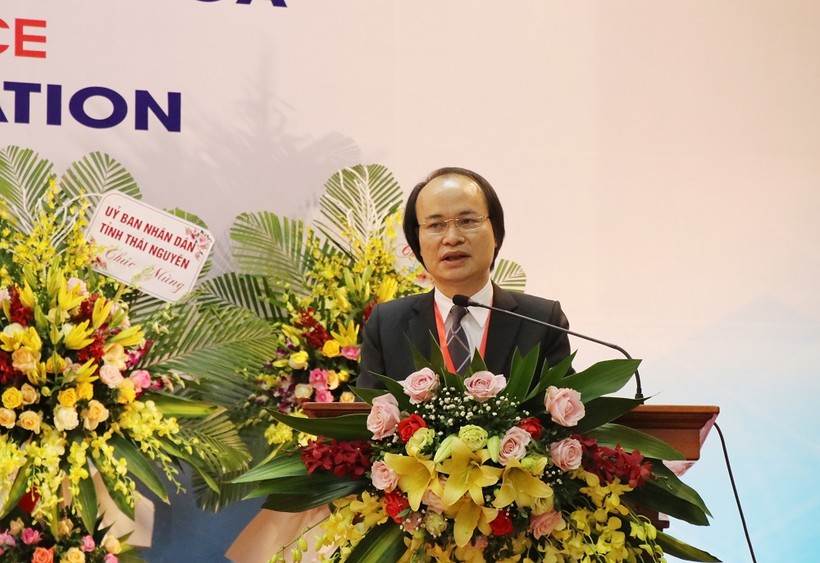 PGS.TS Nguyễn Tiến Dũng, Hiệu trưởng trường ĐH Y – Dược (ĐH Thái Nguyên) phát biểu tại buổi Hội thảo