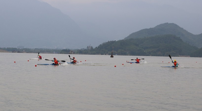 Các VĐV tranh tài tại Hồ Núi Cốc (Thái Nguyên) .