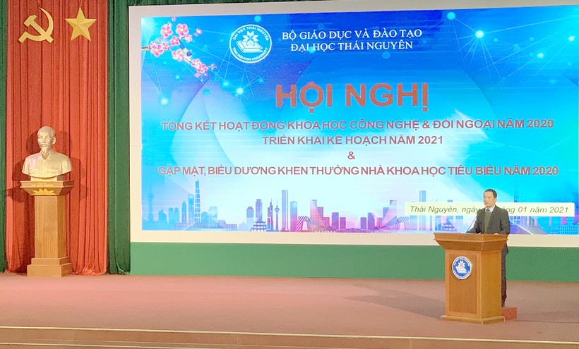 GS.TS Phạm Hồng Quang, Giám đốc Đại học Thái Nguyên phát biểu tại hội nghị.