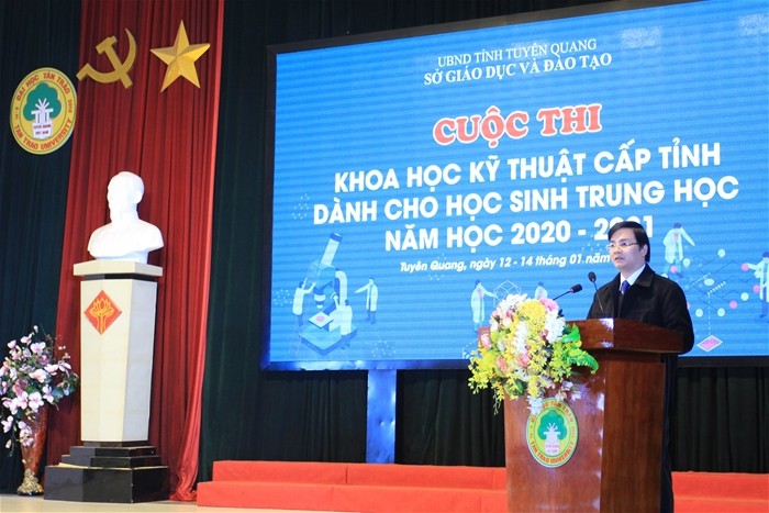 Ông Vũ Đình Hưng, Uỷ viên BCH Đảng bộ tỉnh, Giám đốc Sở GD&ĐT, 
Trưởng BTC cuộc thi phát biểu khai mạc. 
