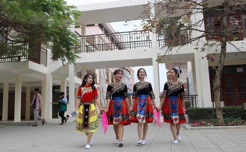 Niềm vui của các em học sinh trường PT Dân tộc nội trú tỉnh Thái Nguyên 