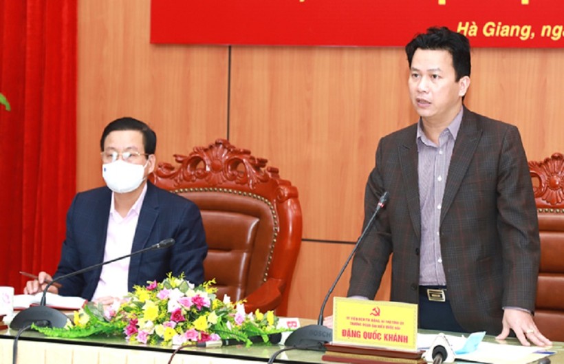 Ông Đặng Quốc Khánh, Ủy viên T.W Đảng, Bí thư Tỉnh ủy, Trưởng đoàn ĐBQH tỉnh Hà Giang phát biểu tại hội nghị.
