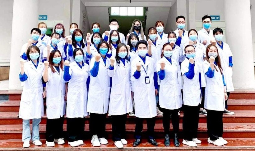 Sinh viên trường Đại học Y - Dược (Đại học Thái Nguyên) ra quân tham gia công tác phòng, chống dịch tại Thái Nguyên.
