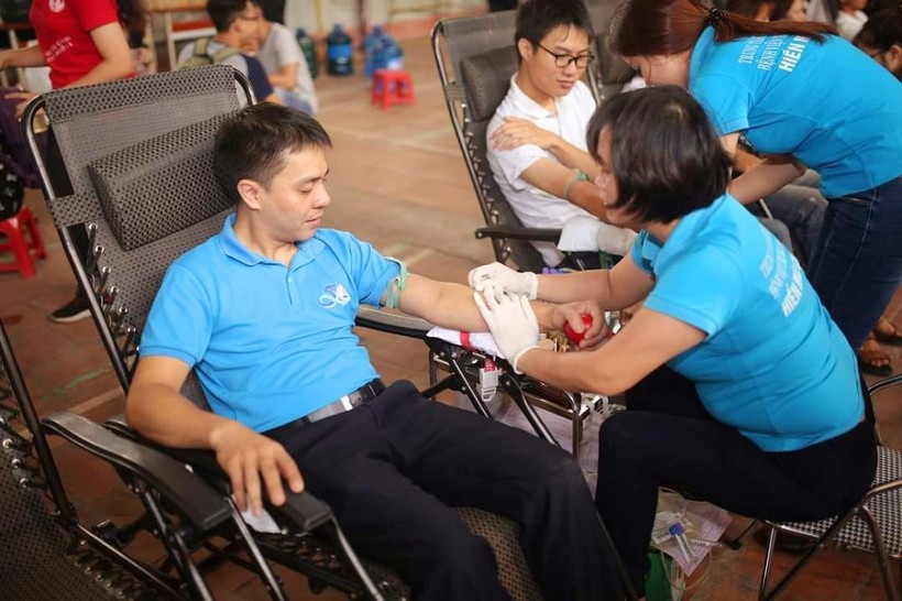 Anh Nguyễn Quang Đông trong lần tham gia hiến máu tình nguyện