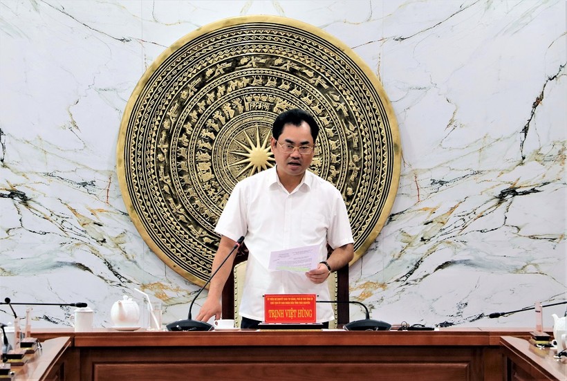 Đồng chí Chủ tịch UBND tỉnh Thái Nguyên, Trịnh Việt Hùng chủ trì cuộc họp tại khẩn.