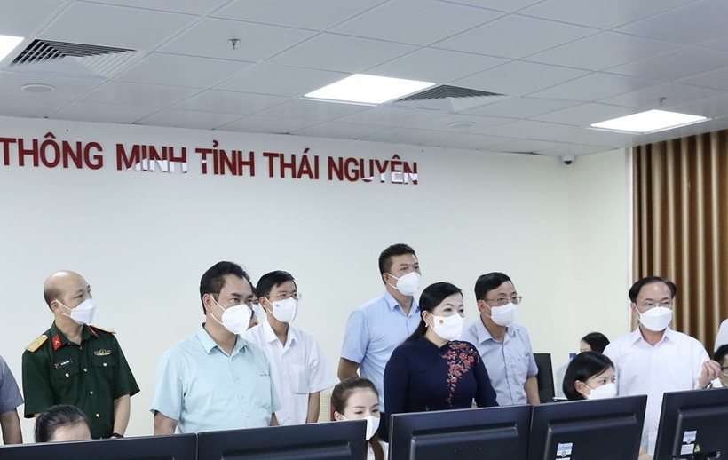 Lãnh đạo tỉnh Thái Nguyên thăm và kiểm tra Trung tâm Điều hành thông minh (IOC).