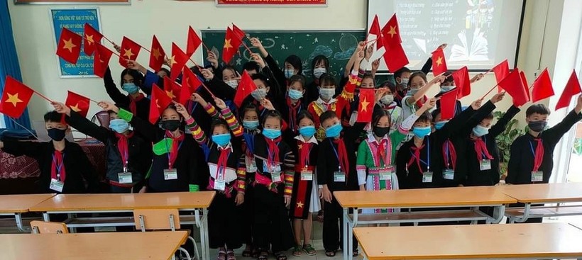 Học sinh huyện miền núi Bảo Lâm, Cao Bằng hân hoan bước vào năm học mới.