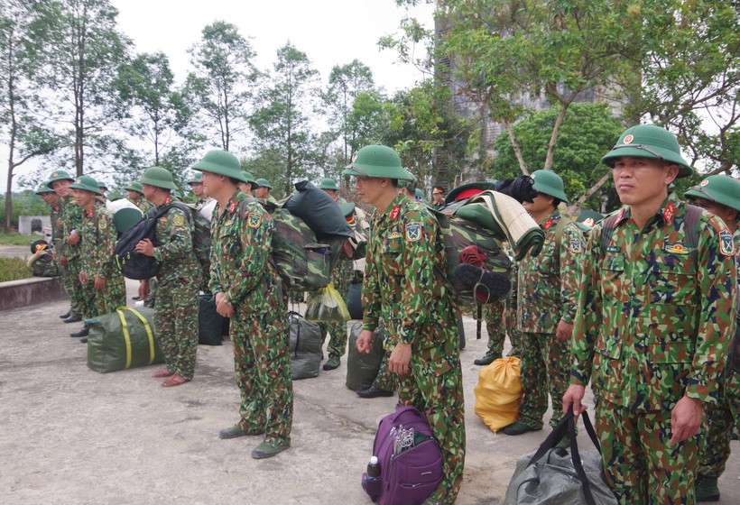 Cán bộ chiến sĩ Bộ Chỉ huy Quân sự tỉnh Thừa Thiên Huế sẵn sàng lên đường làm nhiệm vụ ngăn chặn xuất nhập cảnh trái phép và phòng, chống dịchCovid-19.