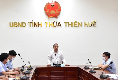 Chủ tịch UBND tỉnh Phan Ngọc Thọ phát biểu chỉ đạo tại cuộc họp.