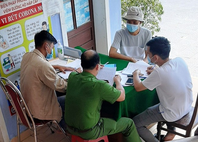Lực lượng chức năng tỉnh Thừa Thiên Huế đã xử phạt nhiều trường hợp vi phạm quy định phòng, chống dịch Covid-19.
