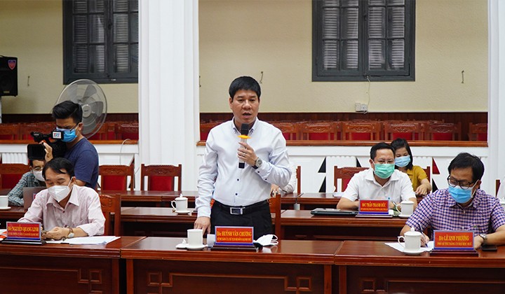 PGS.TS Huỳnh Văn Chương, Bí thư Đảng ủy, Chủ tịch Hội đồng Đại học Huế phát biểu tại buổi làm việc.