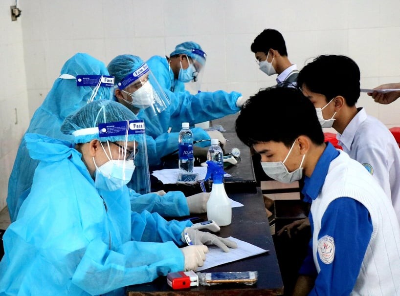 Thừa Thiên Huế triển khai tiêm vắc-xin phòng Covid-19 cho học sinh.