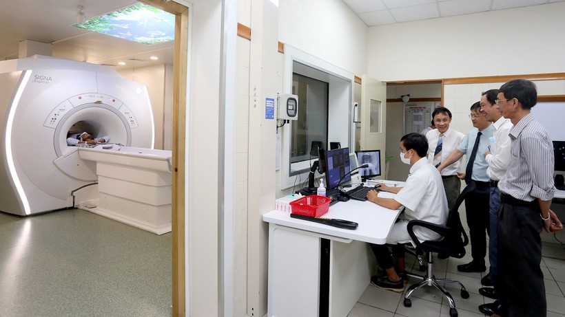 Bệnh viện Trung ương Huế đưa vào sử dụng máy chụp MRI ứng dụng trí tuệ nhân tạo.