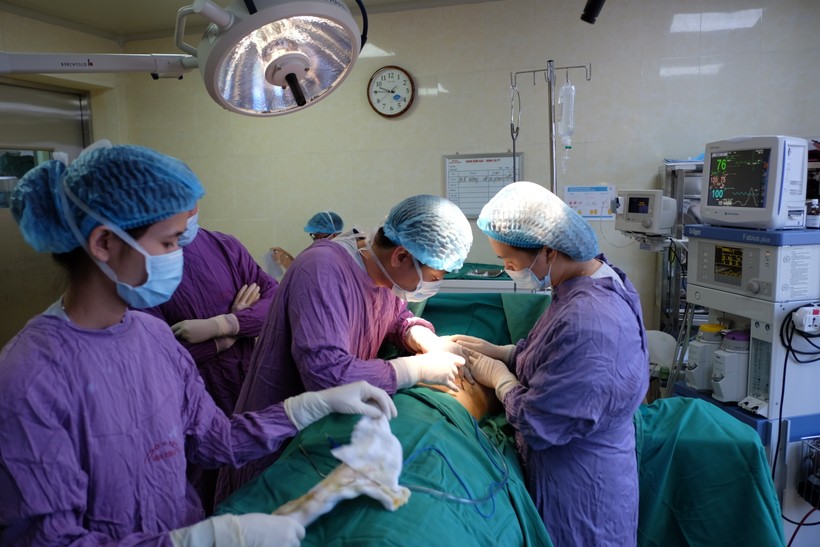 Phẫu thuật tạo  hình âm đạo cho bệnh nhân
