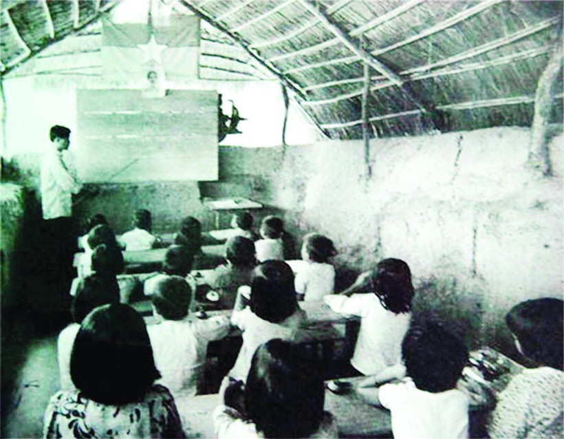 Một lớp học tại Mường Tè năm 1959. 	Ảnh: TL
