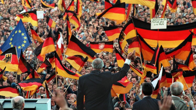Nước Đức tưng bừng ngày thống nhất. Ảnh: PBS